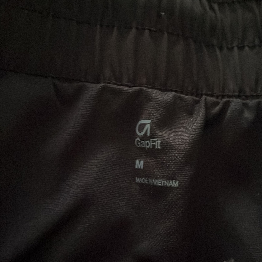 GAPFIT BLACK RUNNING SHORTS (Medium) - Picture 2 of 2